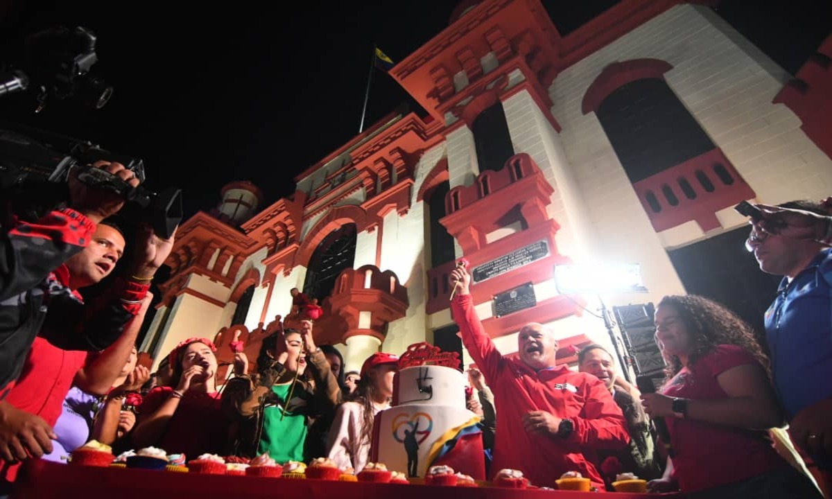 Desde el Cuartel 4F pueblo patriota conmemora natalicio del Cmdte Hugo Chávez