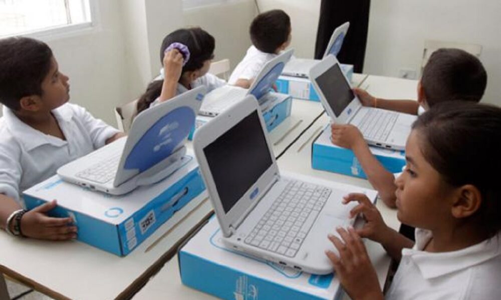 Gobierno abre debate sobre uso de tecnología en escuelas