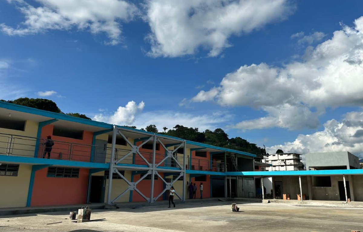 Avanzan preparativos para retorno a clases en diversas regiones
