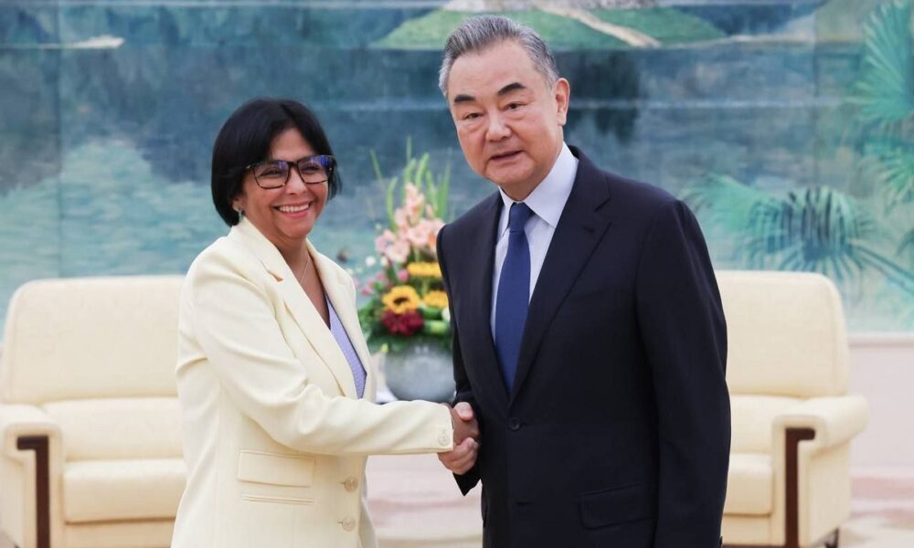 Vicepresidenta Rodríguez sostuvo reunión con Canciller chino Wang Yi