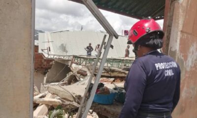 Autoridades atienden derrumbe de tres viviendas en Petare