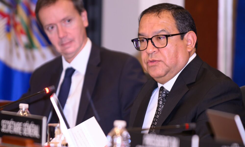 Investigan por corrupción a Primer Ministro peruano