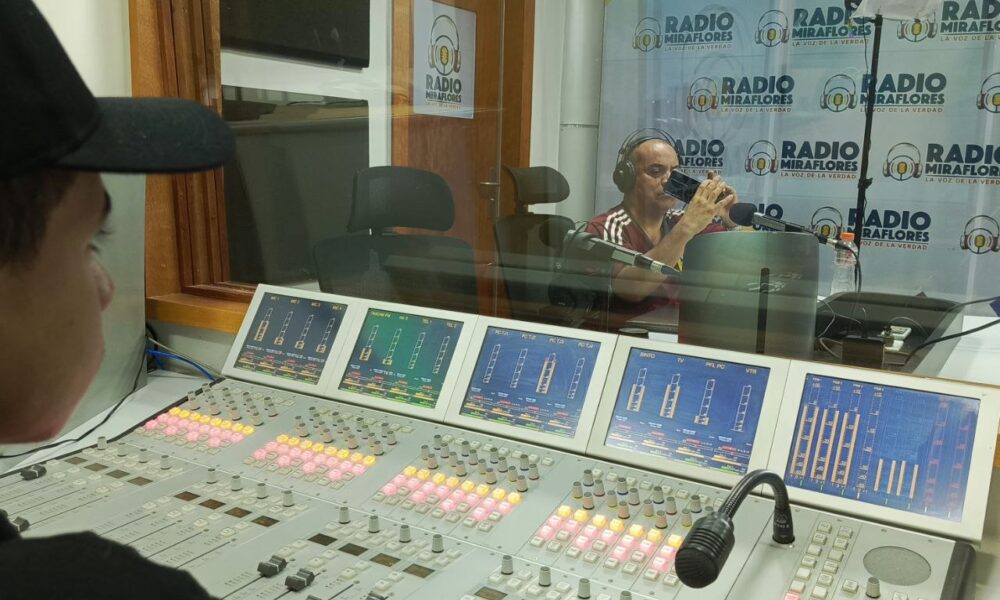 Radio Miraflores lanza canal informativo enn WhatsApp