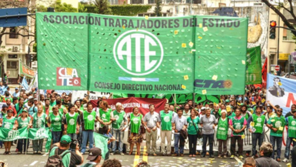 Argentinos rechazan medidas del presidente Javier Milei (1)
