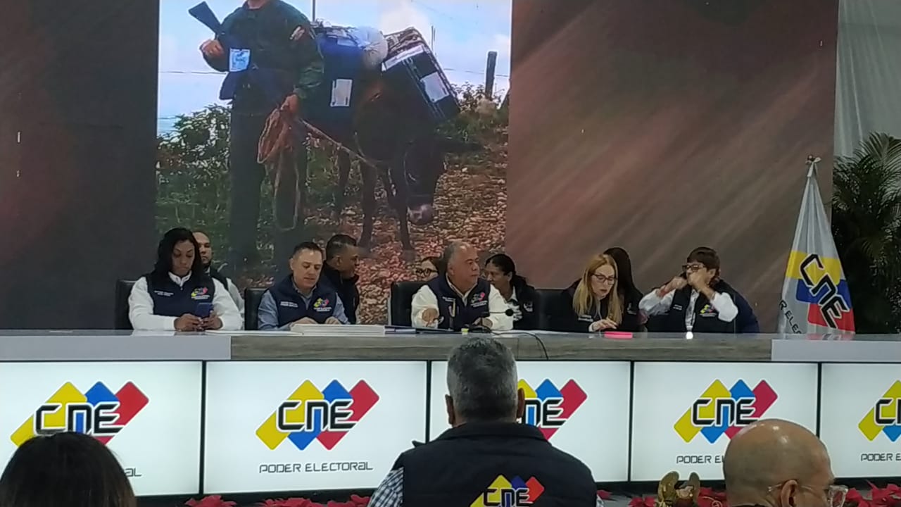 CNE ofrece actualización con 99,98% de votos escrutados