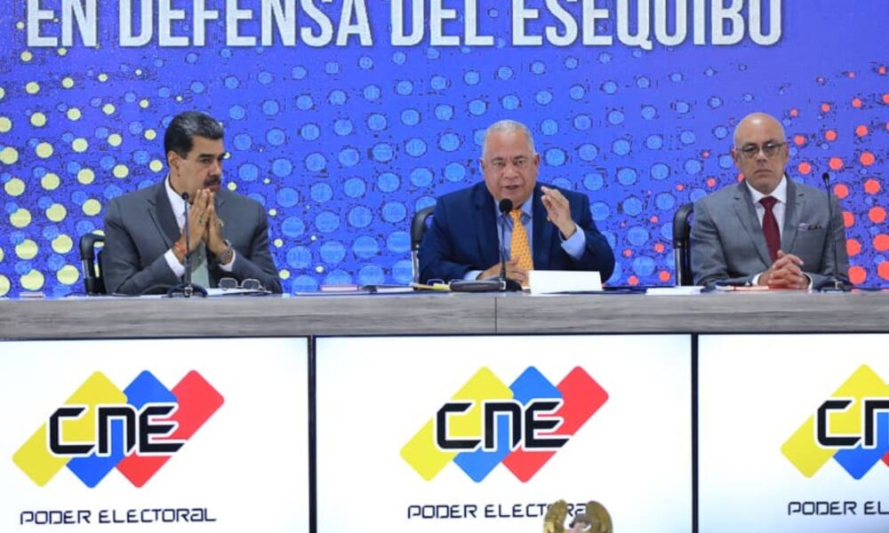 CNE presenta voluntad del pueblo al Ejecutivo Nacional