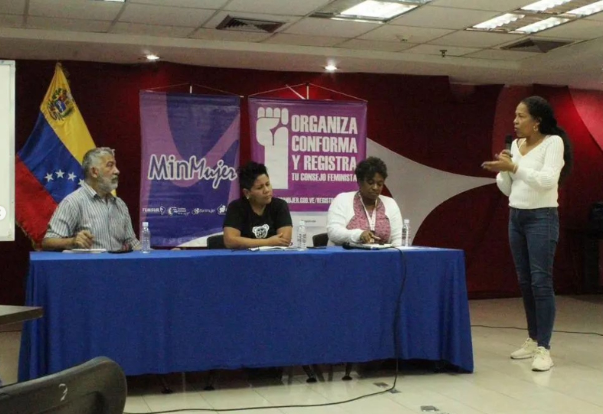 Realizan encuentro de mujeres sobre independencia económica