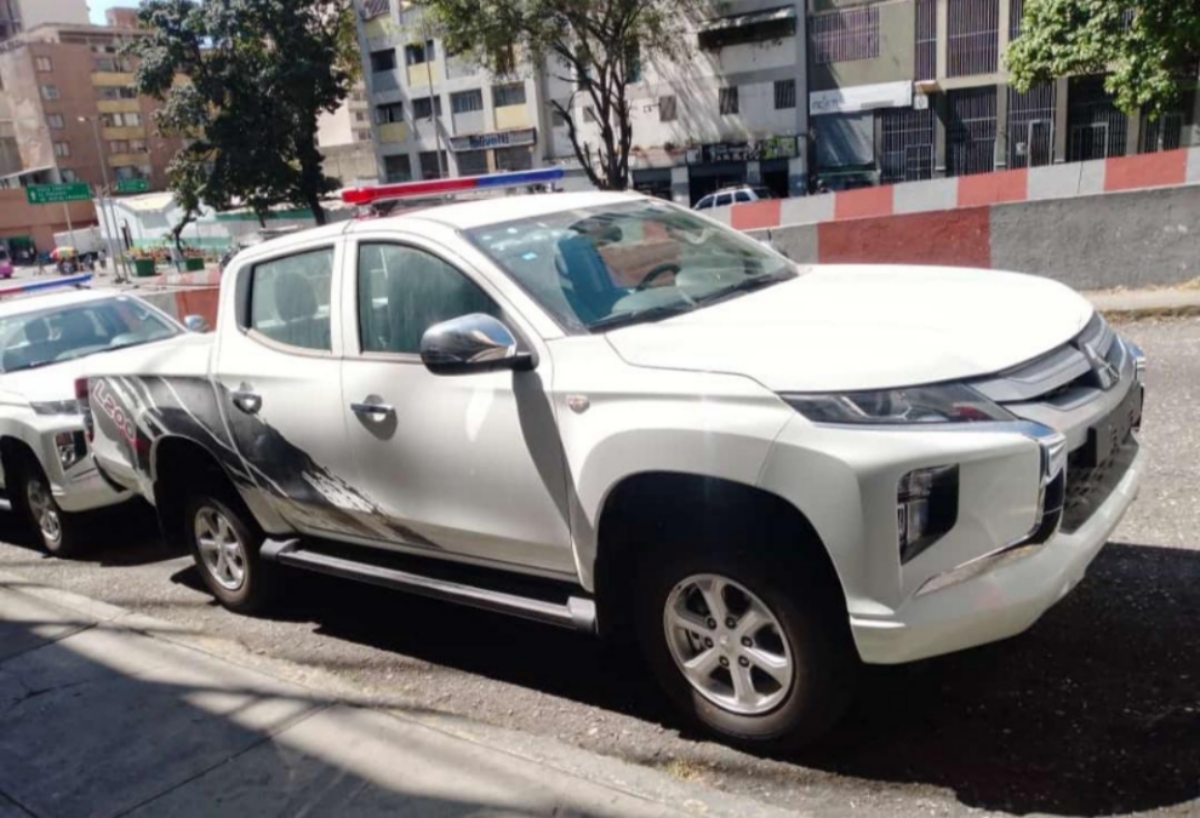 Bomberos de Caracas reciben dotación de vehículos