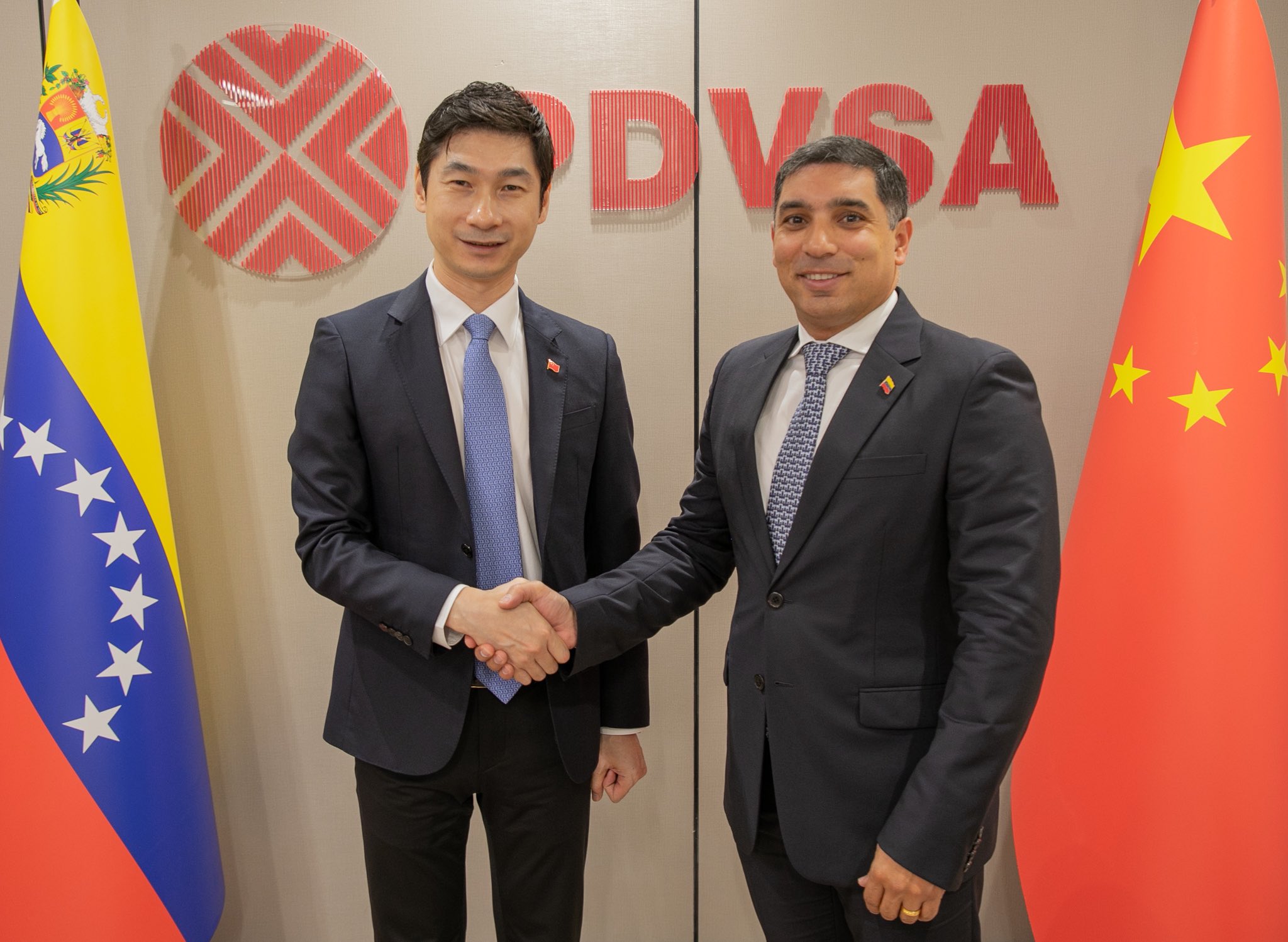 Venzuela y China revisan acuerdos de cooperación petrolera