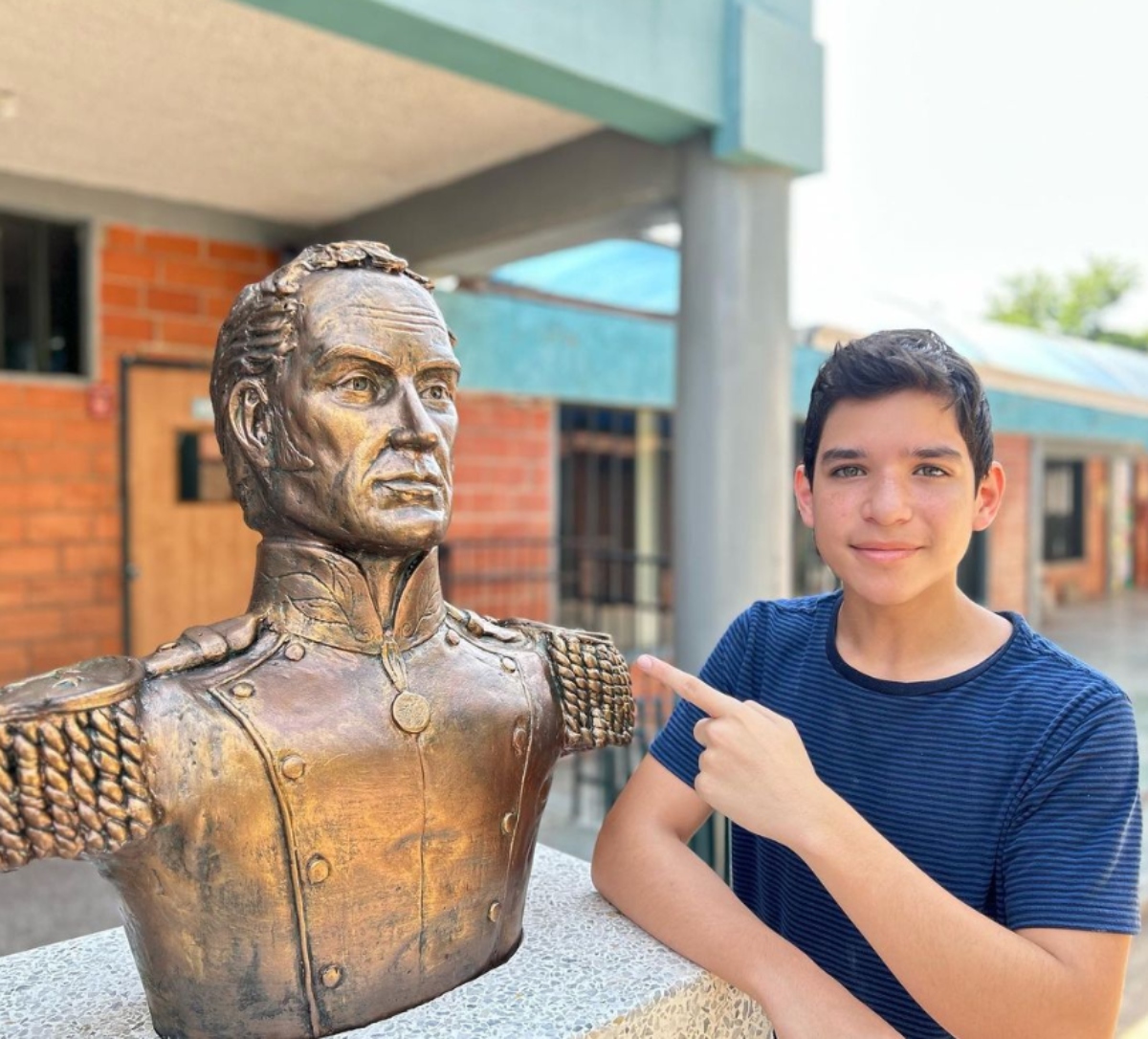 Joven venezolano realiza busto del General Antonio Sifontes
