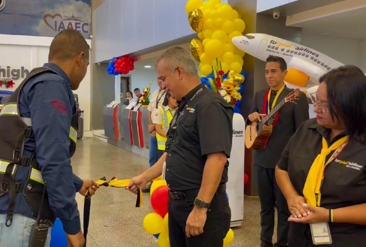 Inauguran ruta aerocomercial entre Valencia y Bogotá