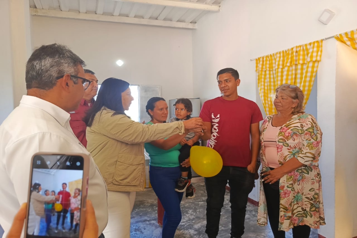 Entregan viviendas rehabilitadas en Las Torres de La Vega