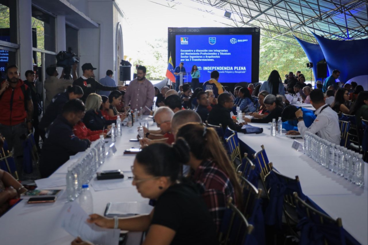 Ingenieros y Arquitectos discuten las 7 líneas de Transformación