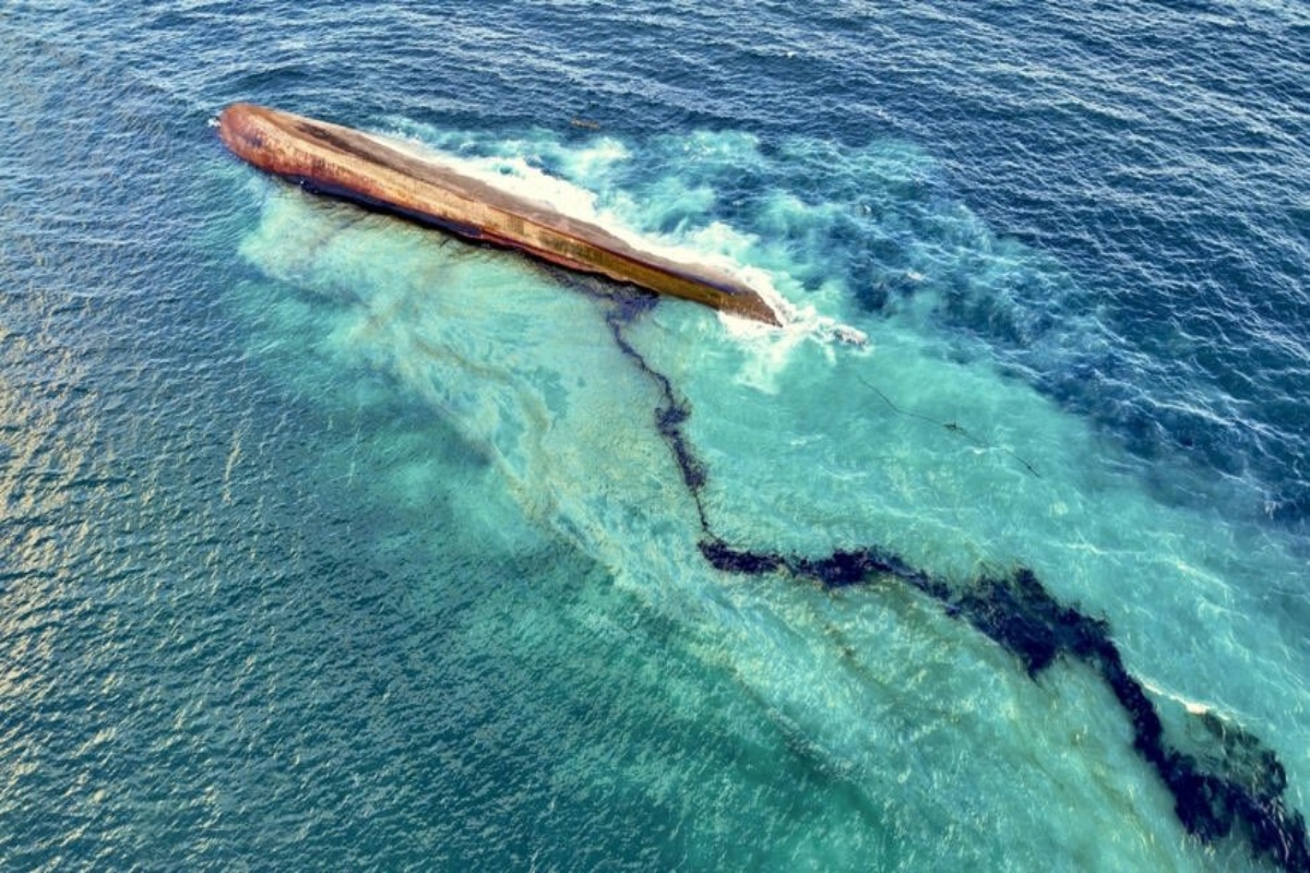 Venezuela ofrece ayuda por derrame petrolero a Trinidad y Tobago