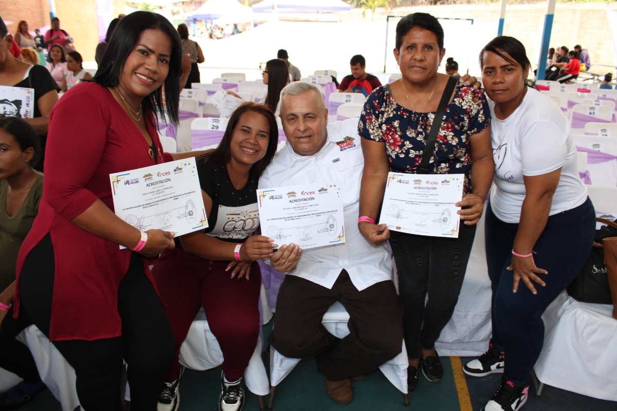 Reconocen saberes de las mujeres emprendedoras en Caracas