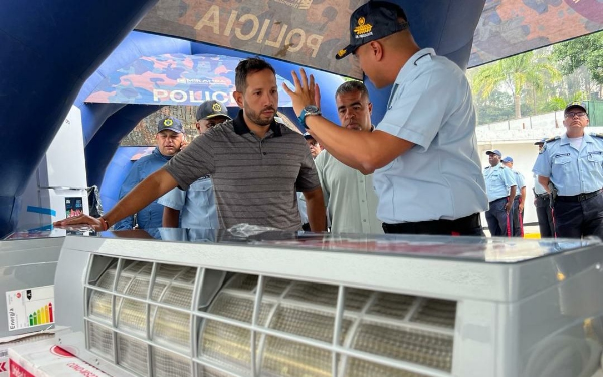 Funcionarios de la Policía de Miranda reciben dotación