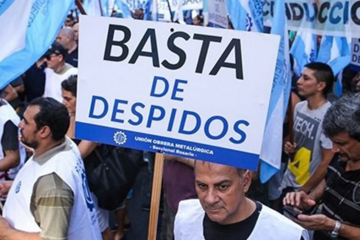 Gobierno de Milei despide a 600 trabajadores sociales