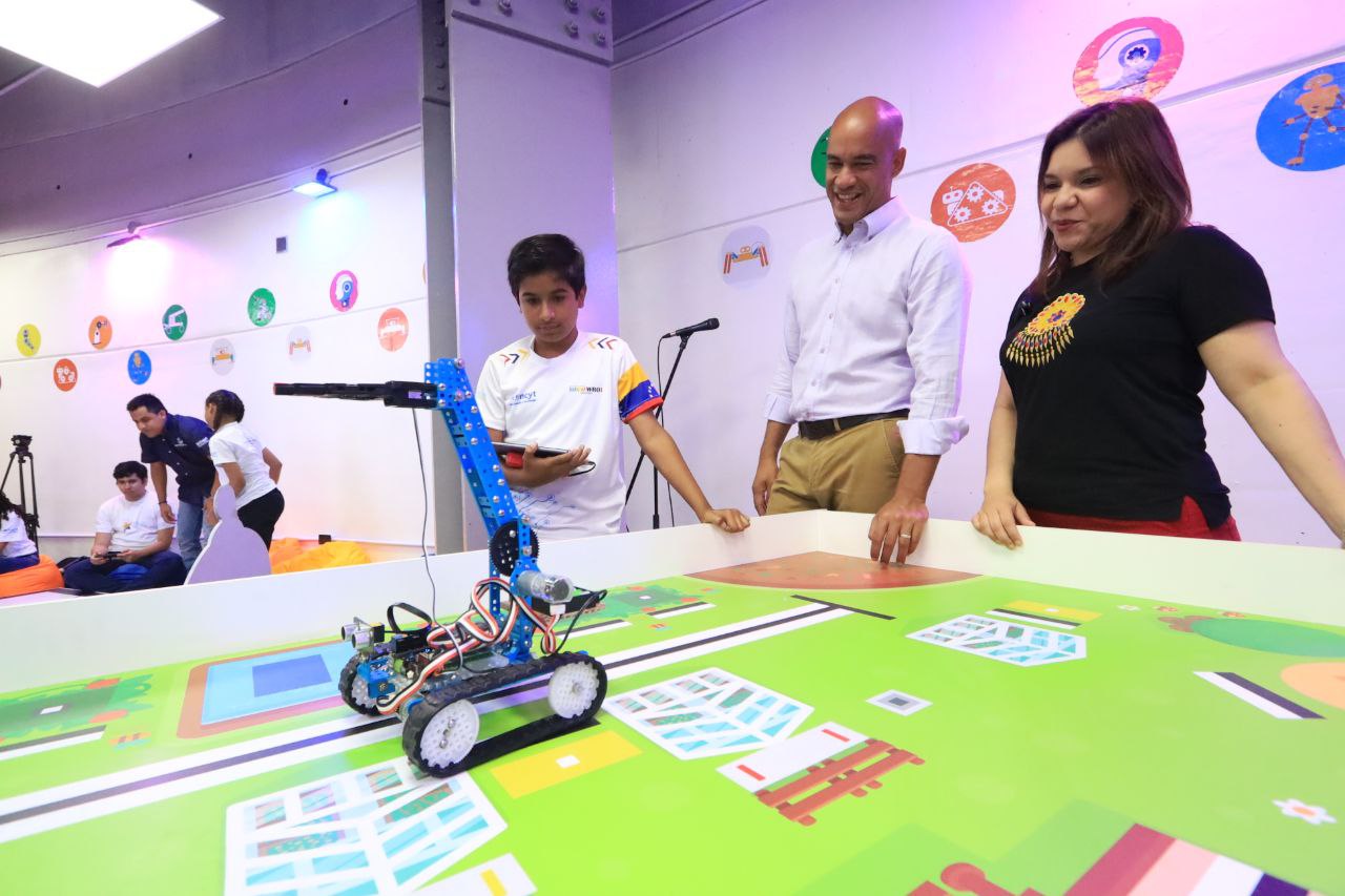 Inauguran Meganúcleo de Robótica Educativa en Miranda