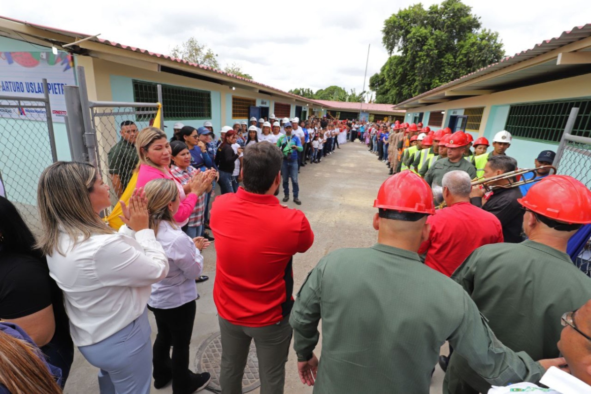 Gobierno de Monagas Interviene 15 escuelas con las Bricomiles