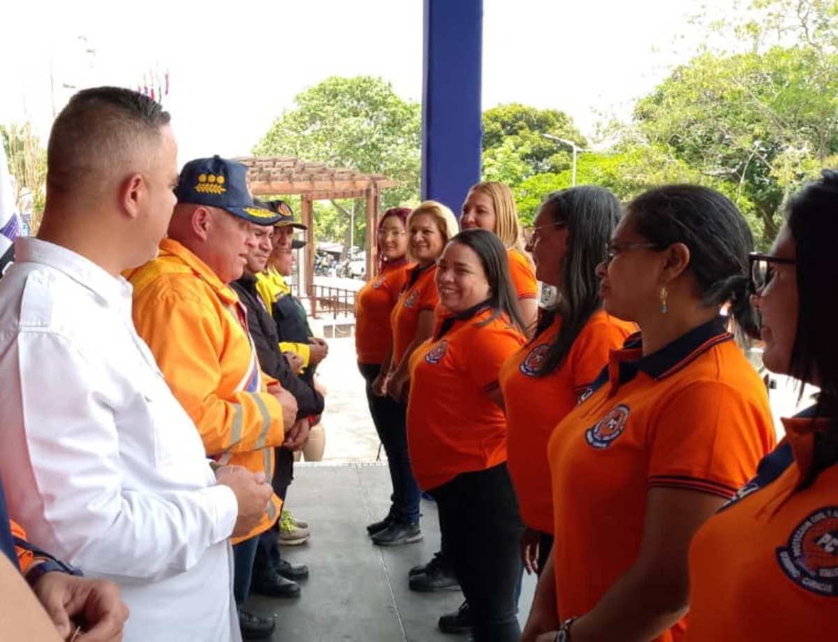 Juramentan brigadas comunitarias para atender lluvias en Caracas