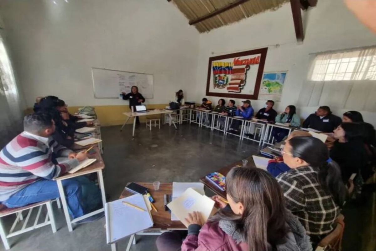 Realizan II encuentro de Ciencia tecnología e Innovación en Mérida