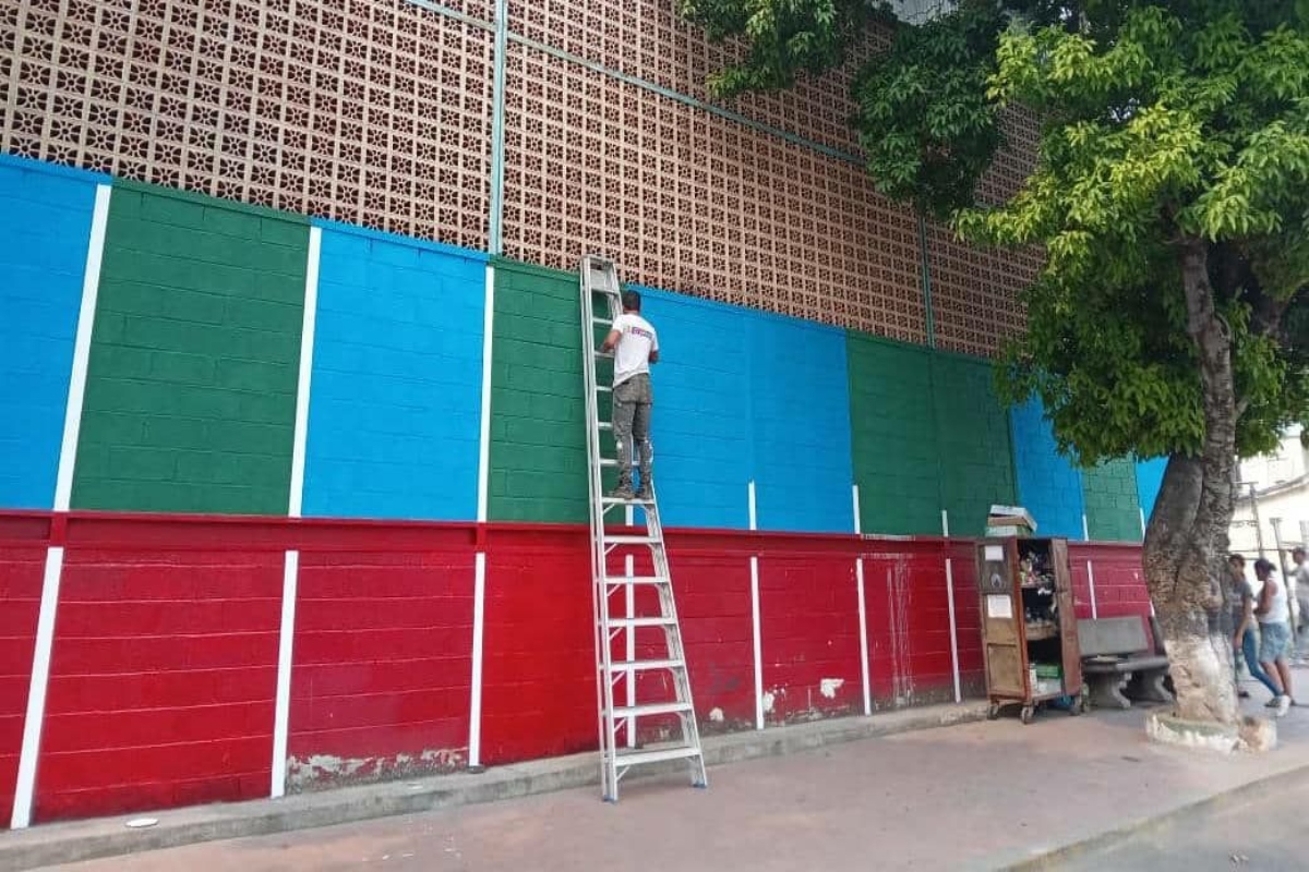 Rehabilitan cancha deportiva "Mary Rodríguez" en Miranda