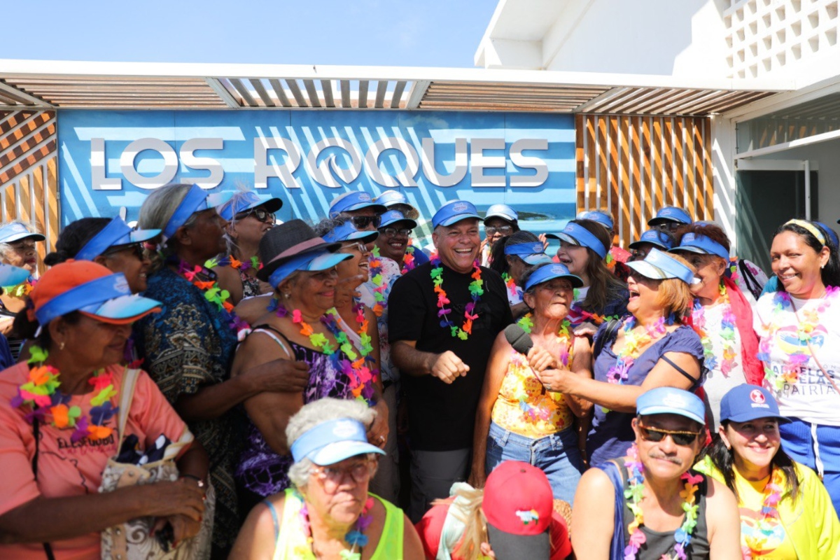 Turismo social llevó a 100 adultos mayores a Los Roques