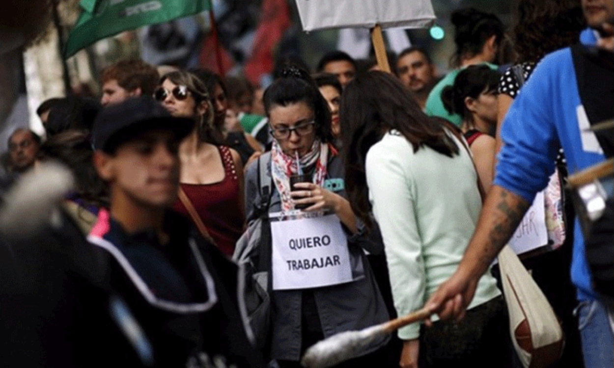 El Centro de Economía y Política Argentina reveló que la presidencia de Milei ha causado un deterioro progresivo en el ámbito laboral