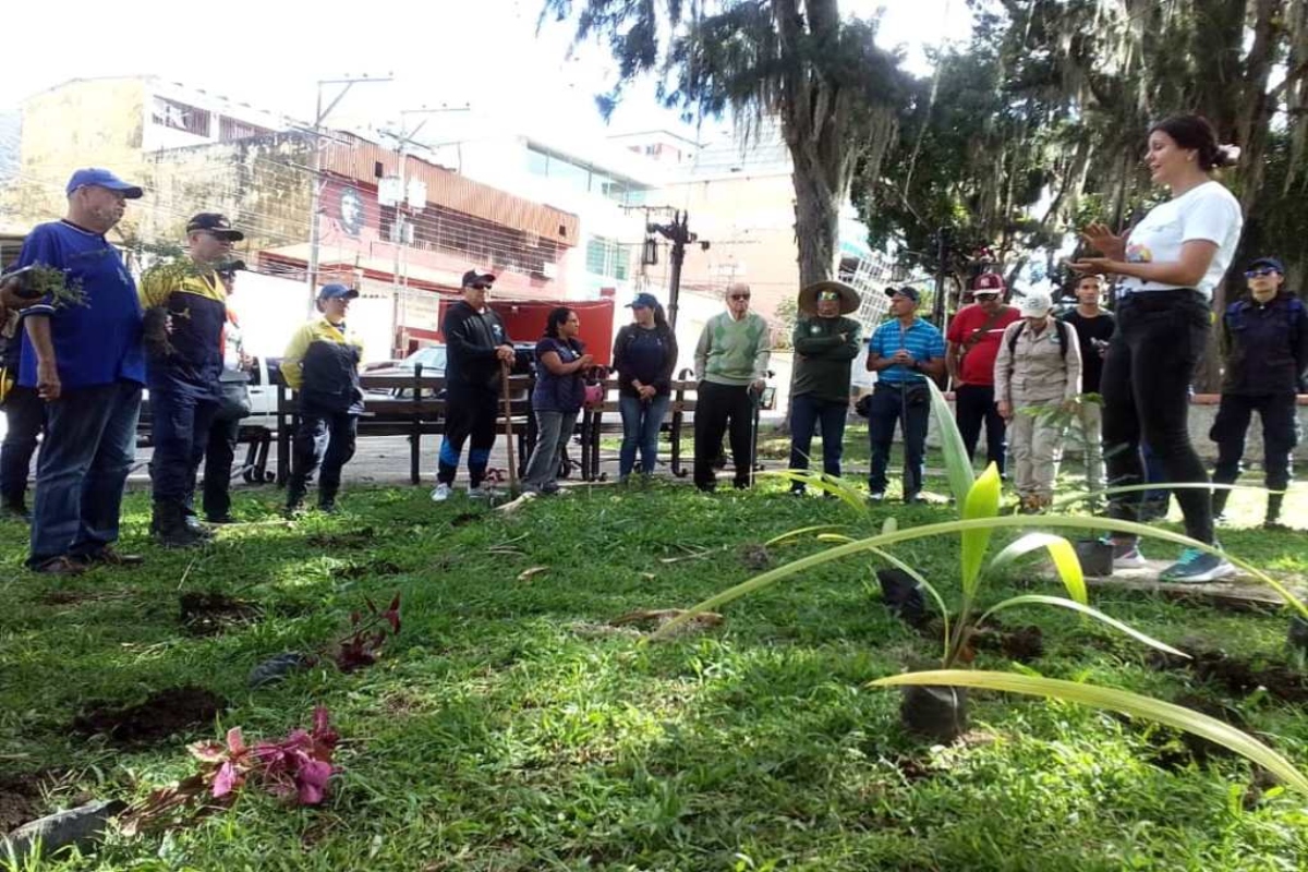 Estudiantes de la Unearte, participaron en un taller teórico-práctico de Pacas Biodigestoras de residuos orgánicos