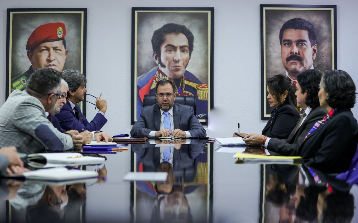 Gil sostuvo encuentro con expertos electorales de la ONU
