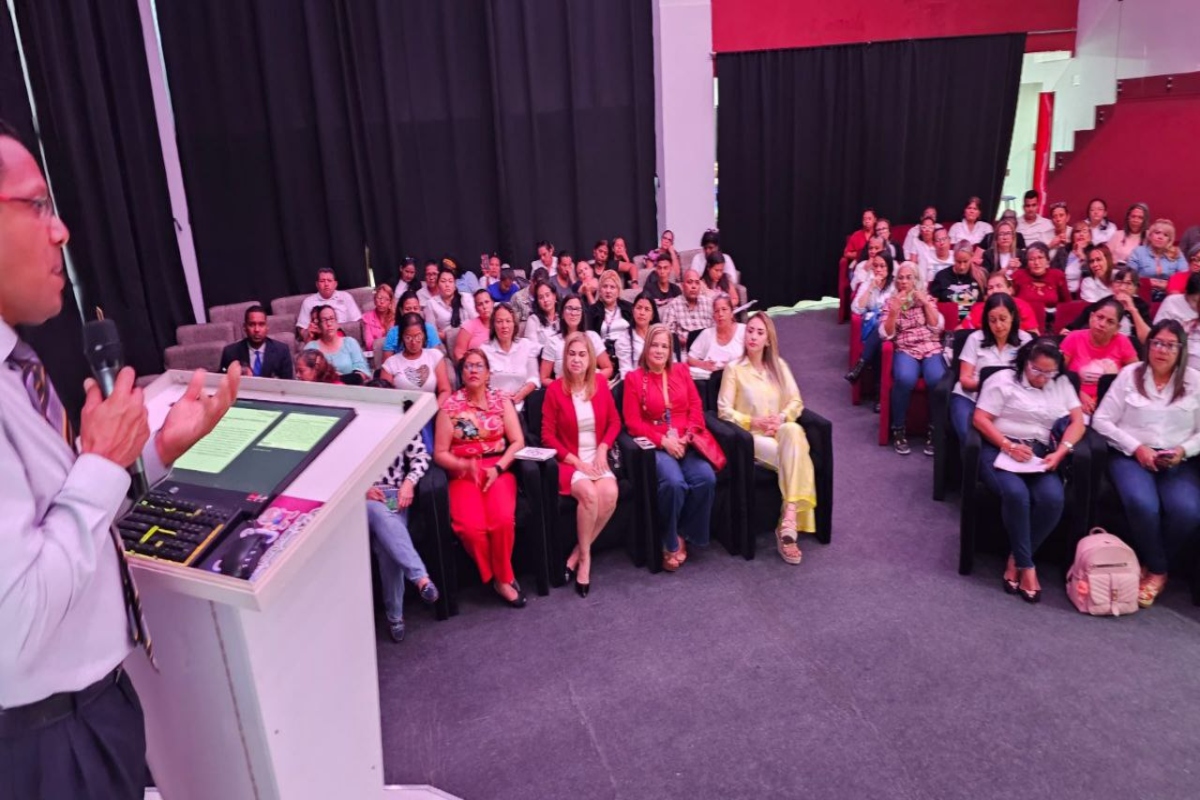 Docentes se forman para la protección de niños en Monagas