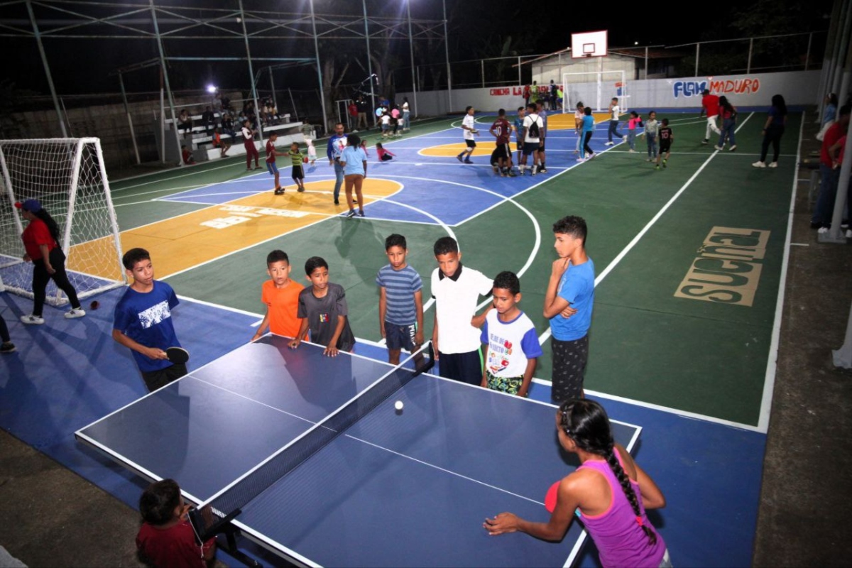 Rehabilitan cancha deportiva en La Carbonara