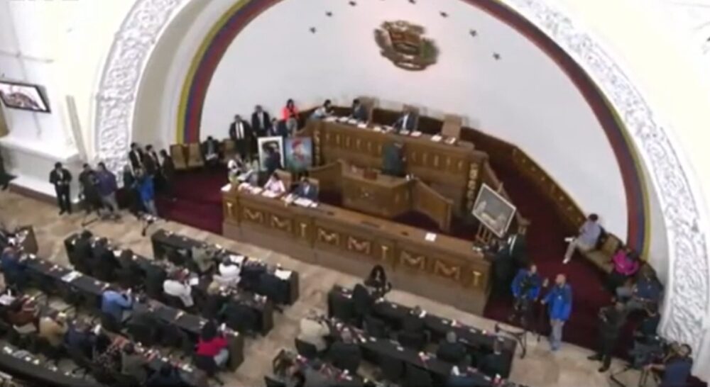 Inicia debate sobre proyecto de reforma a ley de símbolos patrios