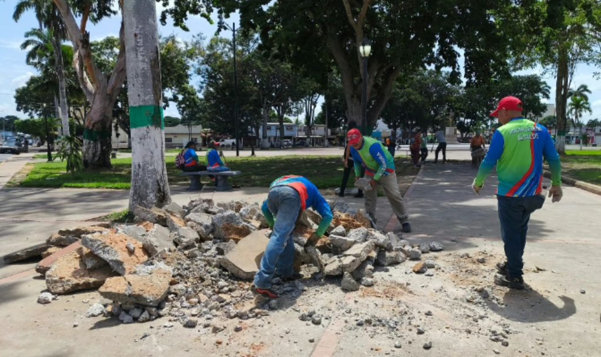 Restauran espacios de Plaza Bolívar en Punta de Mata