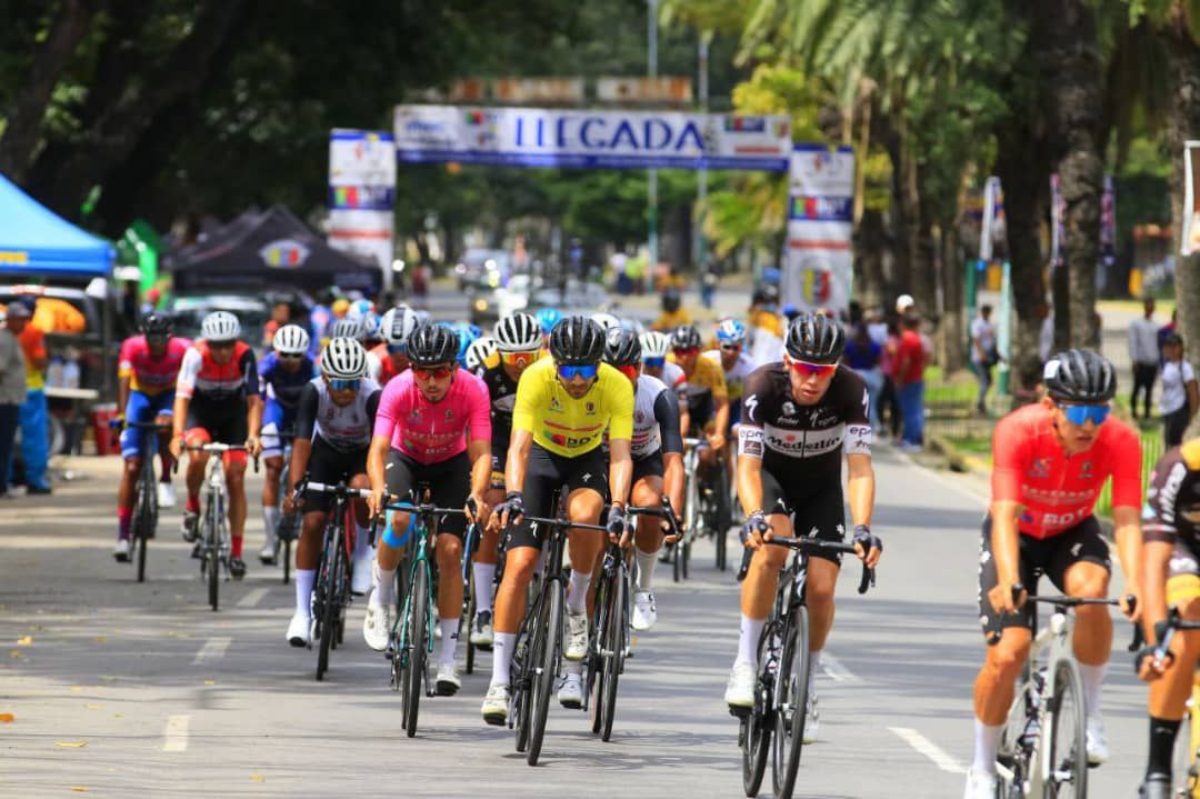 Presidente Maduro felicita a participantes de la Vuelta a Venezuela