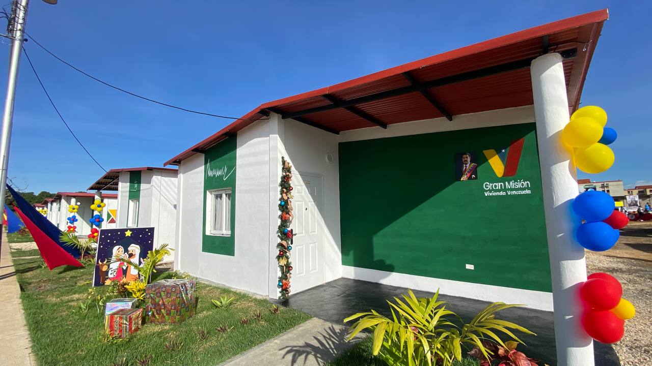 Entrega de hogares en Cojedes