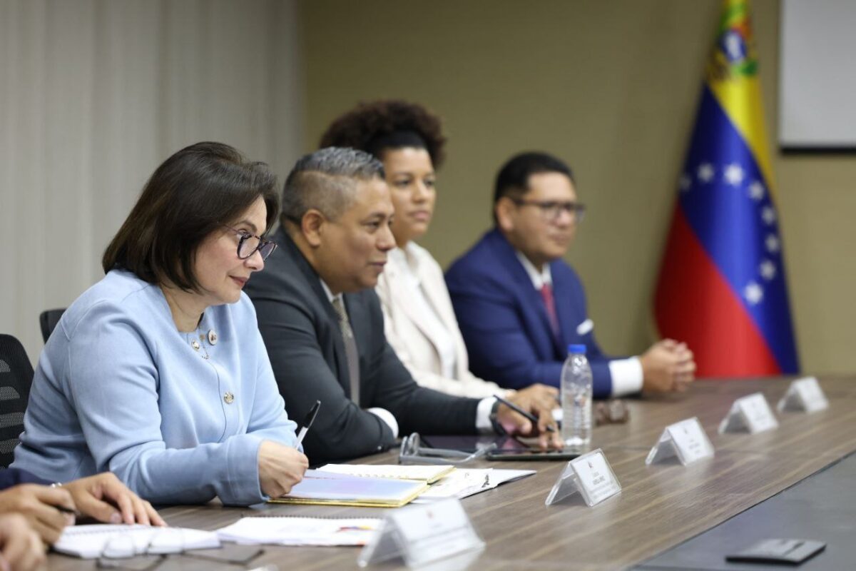 Venezuela e Irán evalúan cooperación en telecomunicaciones