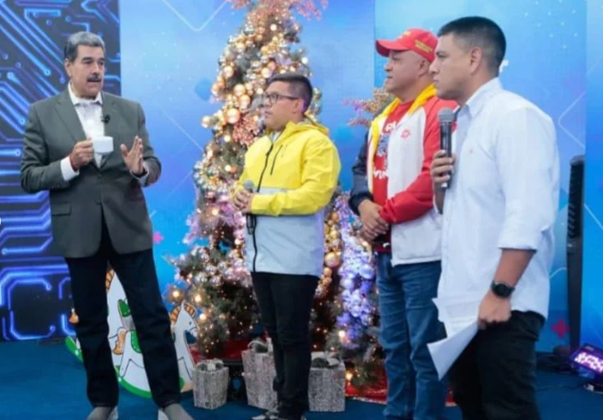 Maduro: El 15D será la primera elección de jueces de paz con vocación popular