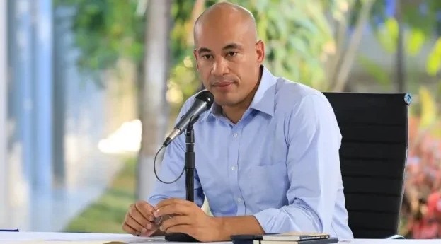 "Primero los niños que la burocracia"