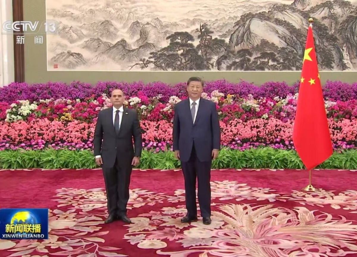 Embajador Ceballos presentó Cartas Credenciales a Xi Jinping