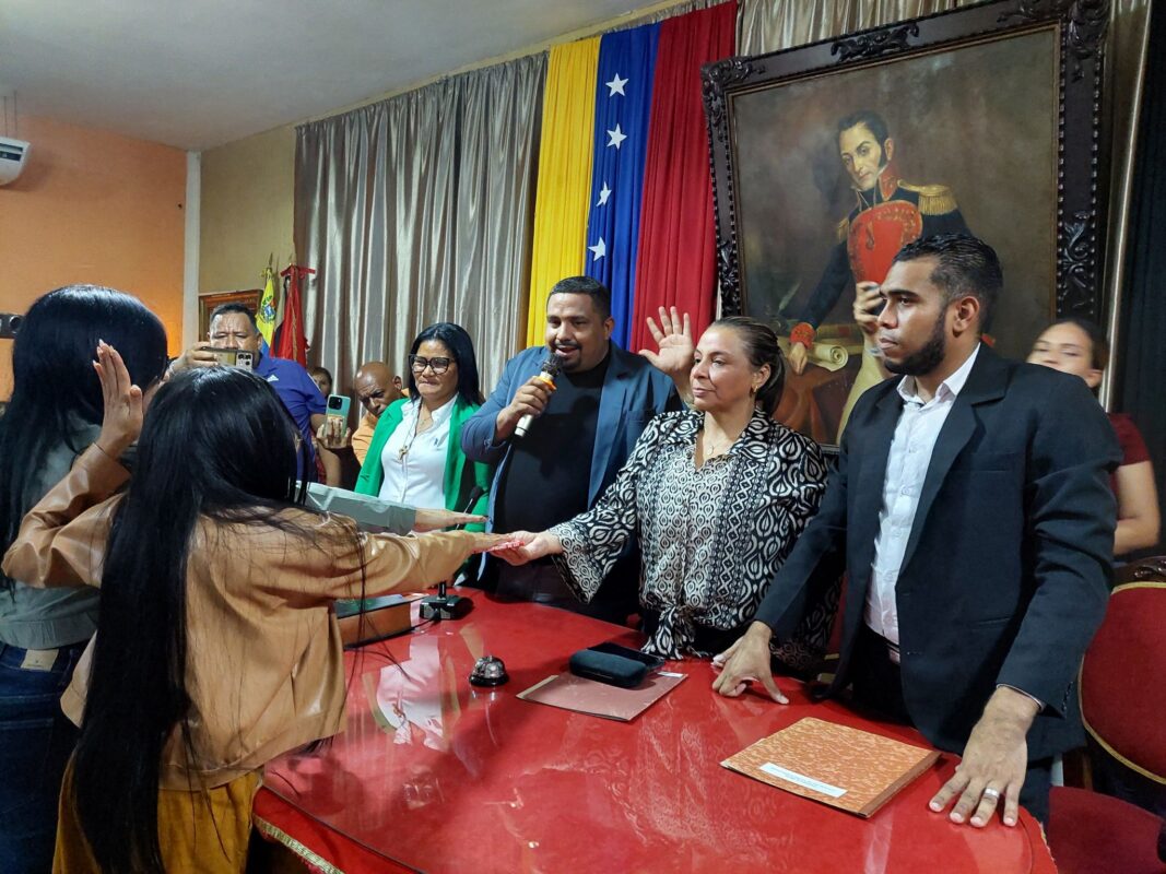 Juramentan directiva de los concejos en Ocumare del Tuy