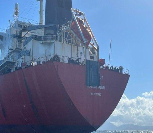 Autoridades retienen embarcación guayanesa que ingresó sin permiso a las aguas venezolanas