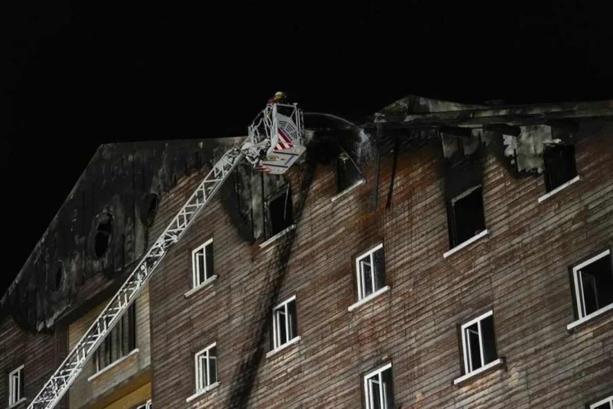 Detienen nueve persona involucradas con incendio en hotel de Türkiye