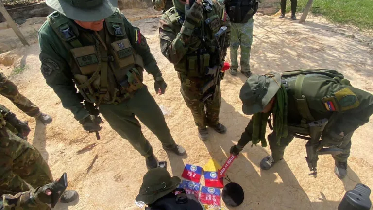 FANB destruyó tres campamentos paramilitares en Zulia