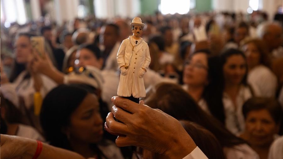 Devoción y acción de gracia caracterizó la Misa de las Batas Blancas