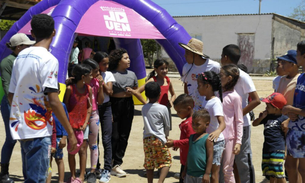 Presidente Maduro pide benciones para niños jóvenes y necesitados