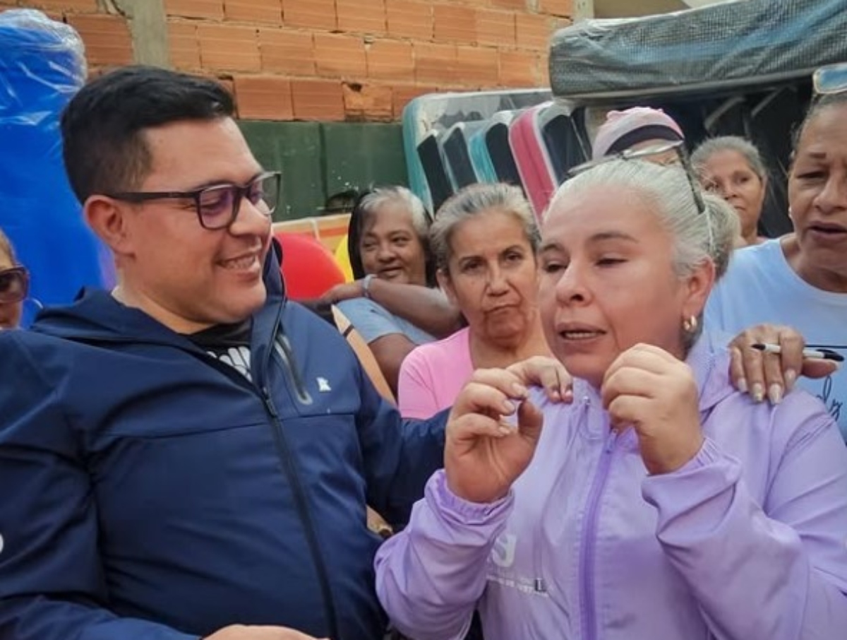 Entregan insumos y enseres a familias afectadas por lluvias