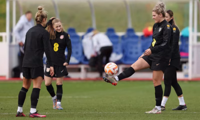Inglaterra restringe a mujeres trans jugar fútbol femenino