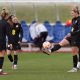 Inglaterra restringe a mujeres trans jugar fútbol femenino