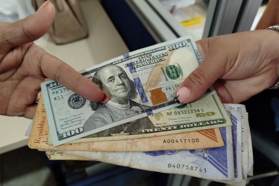 Cavecom-e asevera que bolívar es la moneda válida en transacciones